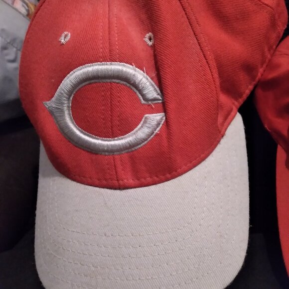 Cincinnati Reds Baseball Caps - Picture 2 of 4